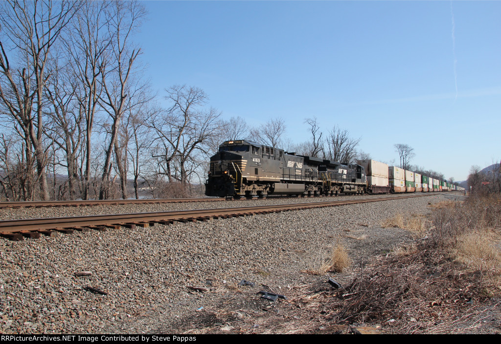 NS 4169 and 4445 take train 25P West